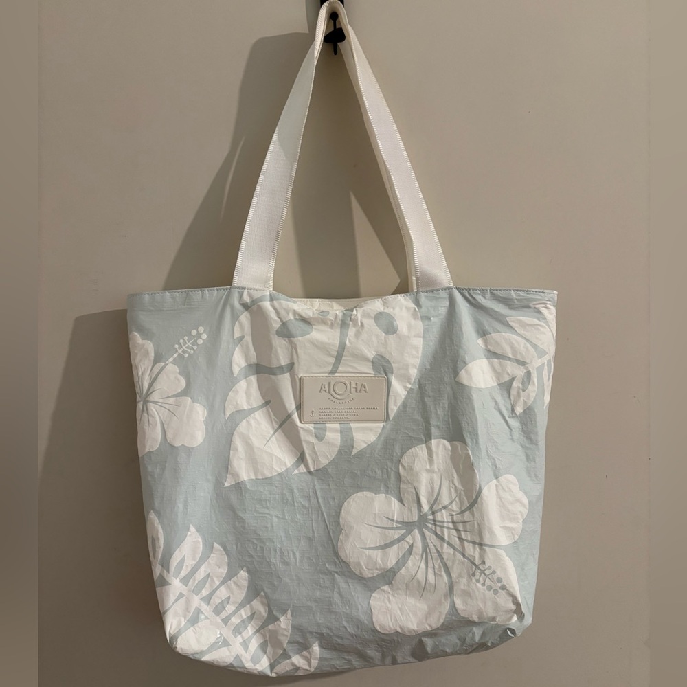 ALOHA Collection Waipio Misty Blue & White Day Tripper